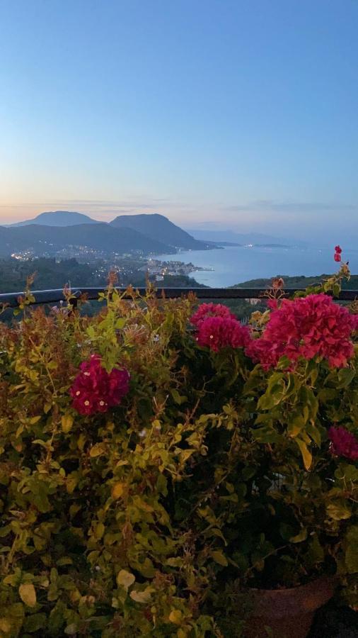 Theea Cottage - Wonderful Sea Views Chlomos Luaran gambar