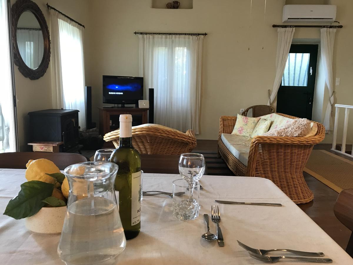 Theea Cottage - Wonderful Sea Views Chlomos Luaran gambar